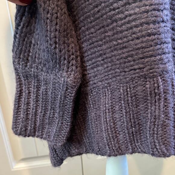 American Eagle Large Y2K Purple Wool/Mohair-Blend Open Knit V-Neck Sweater - Picture 7 of 9